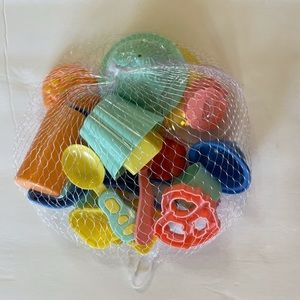 BEACH SAND TOY SET. NWT